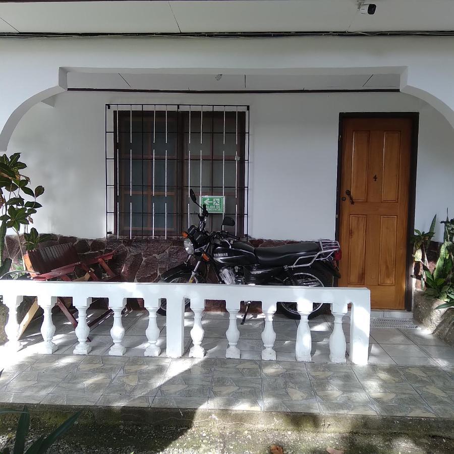 Cabinas Smith Cahuita Extérieur photo